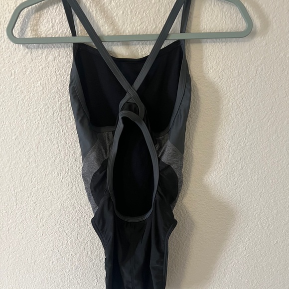 Speedo Black and Gray Women's One Piece Swimsuit - Picture 3 of 4